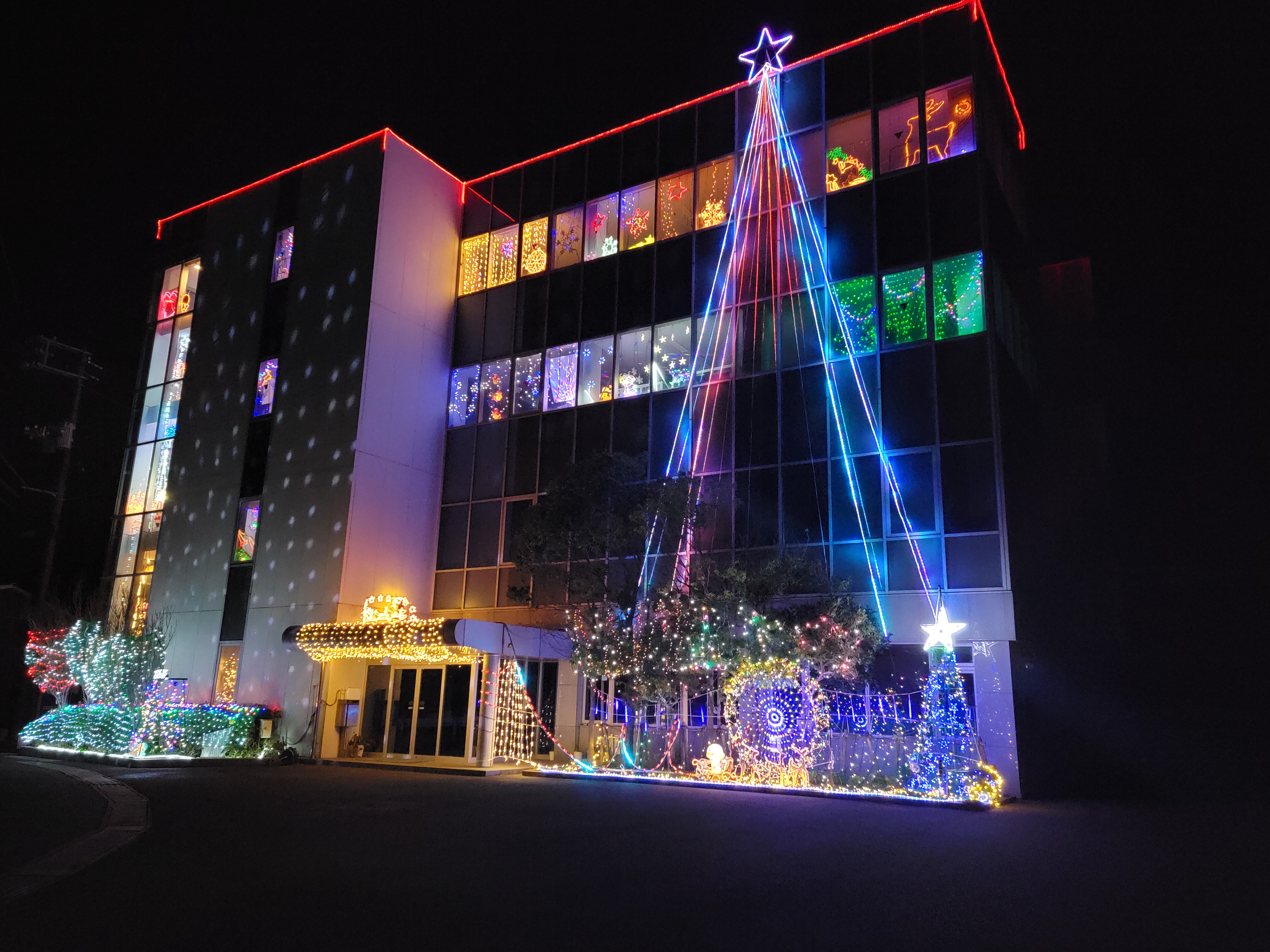 クリスマスイルミネーション点灯スケジュール エステック株式会社